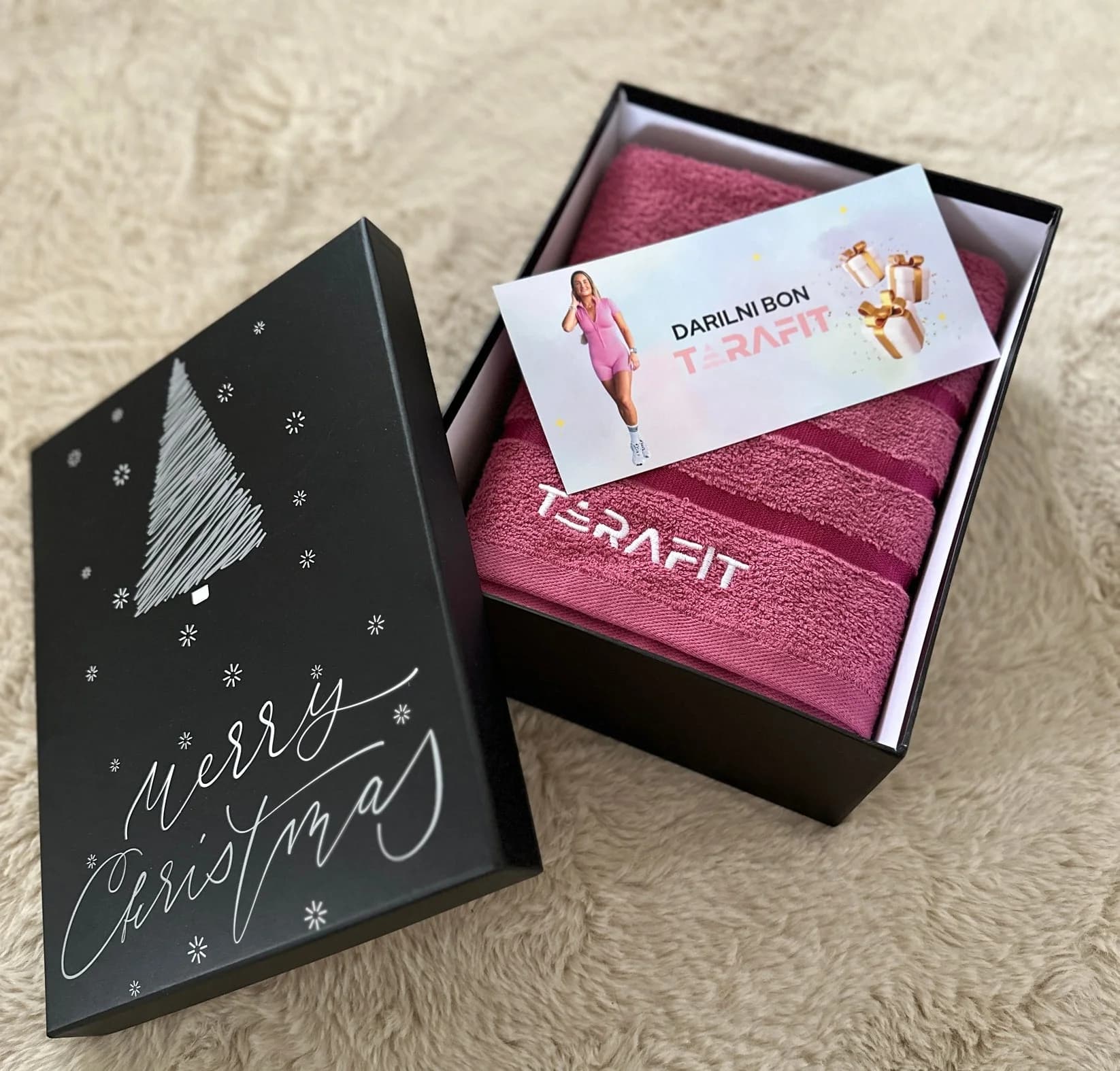 Tarafit darilni paket - brisača in darilni bon